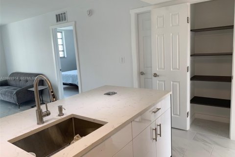 Condominio en venta en Aventura, Florida, 2 dormitorios, 71.72 m2 № 2030197 - foto 7