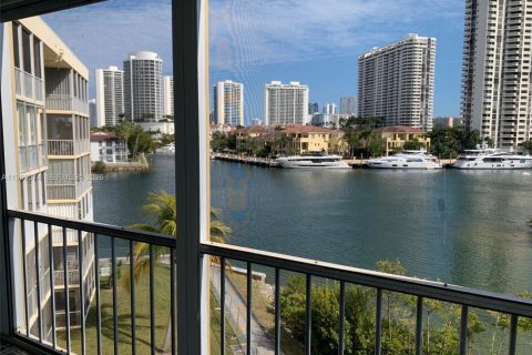 Condominio en venta en Aventura, Florida, 2 dormitorios, 71.72 m2 № 2030197 - foto 28
