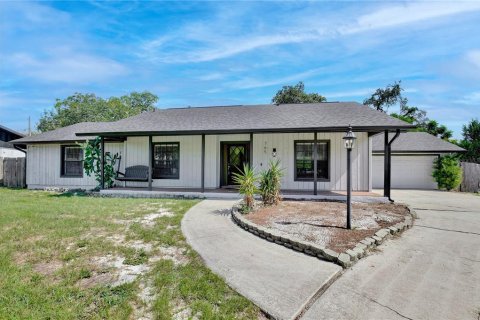 House in Fern Park, Florida 3 bedrooms, 148.36 sq.m. № 1853438 - photo 2