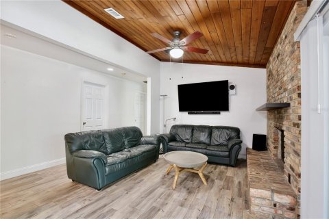 House in Fern Park, Florida 3 bedrooms, 148.36 sq.m. № 1853438 - photo 16