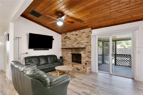 House in Fern Park, Florida 3 bedrooms, 148.36 sq.m. № 1853438 - photo 15