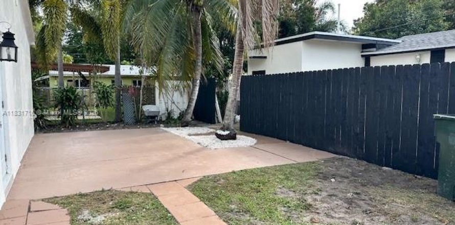 House in Dania Beach, Florida 6 bedrooms, 251.02 sq.m. № 1809794