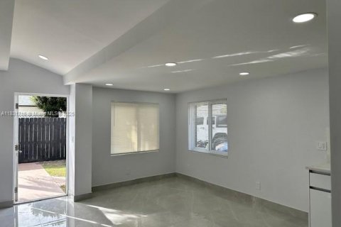 House in Dania Beach, Florida 6 bedrooms, 251.02 sq.m. № 1809794 - photo 21