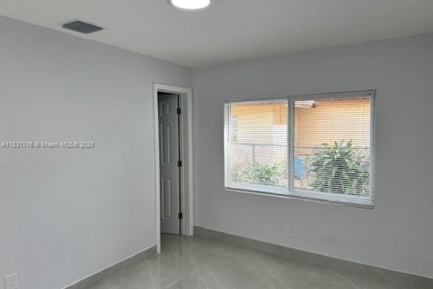 House in Dania Beach, Florida 6 bedrooms, 251.02 sq.m. № 1809794 - photo 27