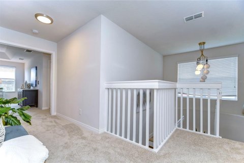 Casa en venta en Tampa, Florida, 6 dormitorios, 316.05 m2 № 1866190 - foto 6