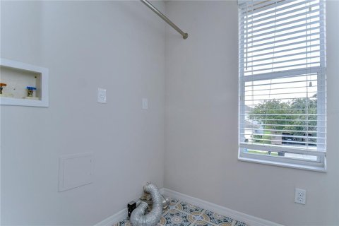 Casa en venta en Tampa, Florida, 6 dormitorios, 316.05 m2 № 1866190 - foto 7