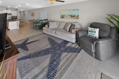 House in BELMONT in Sun City Center, Florida 3 bedrooms, 134.8 sq.m. № 2200719 - photo 11