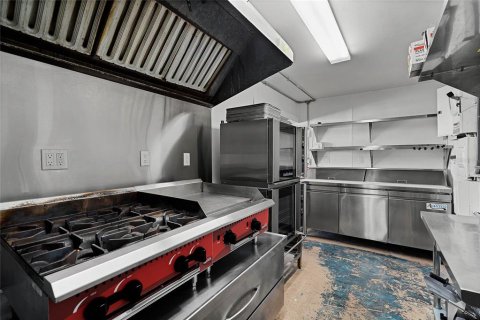 Propiedad comercial en venta en New Smyrna Beach, Florida, 101.17 m2 № 1511867 - foto 14