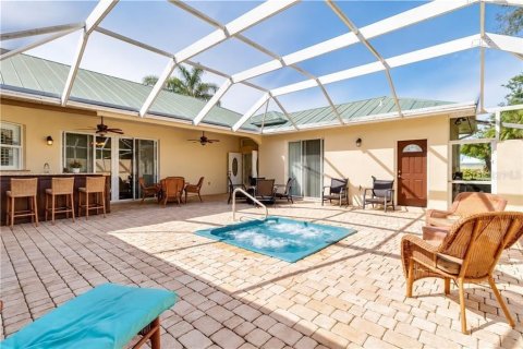 House in Sebastian, Florida 3 bedrooms, 208.75 sq.m. № 2396519 - photo 2