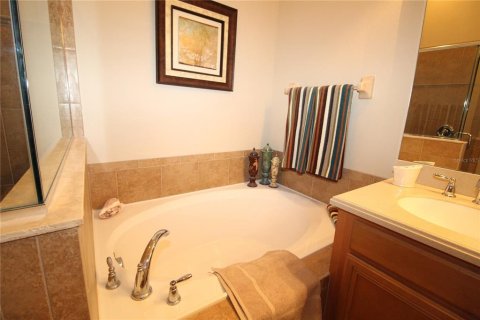 House in Port Charlotte, Florida 2 bedrooms, 144.46 sq.m. № 1759417 - photo 22
