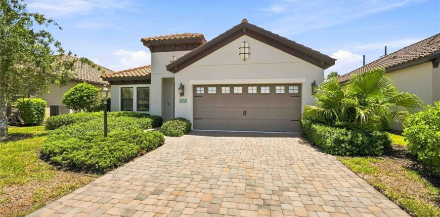 House in Englewood, Florida 3 bedrooms, 168.34 sq.m. № 2304750