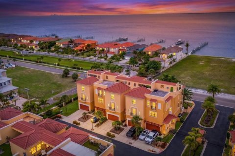 Townhouse in Apollo Beach, Florida 5 bedrooms, 299.33 sq.m. № 2099808