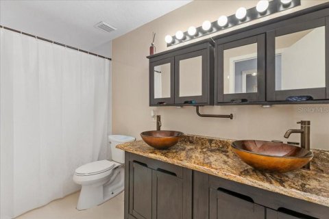 House in Orlando, Florida 4 bedrooms, 192.12 sq.m. № 2210840 - photo 25