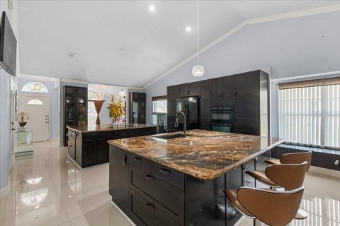 House in Orlando, Florida 4 bedrooms, 192.12 sq.m. № 2210840 - photo 9