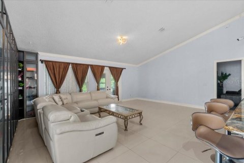 House in Orlando, Florida 4 bedrooms, 192.12 sq.m. № 2210840 - photo 14