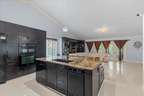 House in Orlando, Florida 4 bedrooms, 192.12 sq.m. № 2210840 - photo 12
