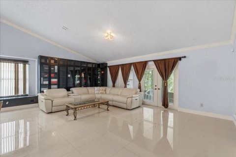 House in Orlando, Florida 4 bedrooms, 192.12 sq.m. № 2210840 - photo 15