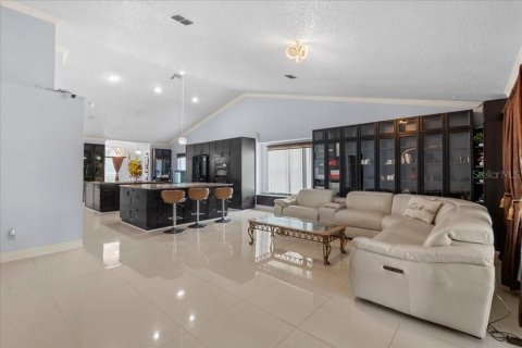 House in Orlando, Florida 4 bedrooms, 192.12 sq.m. № 2210840 - photo 16