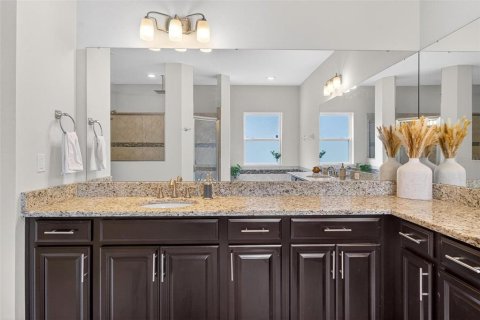 House in Winter Garden, Florida 5 bedrooms, 398.36 sq.m. № 1775372 - photo 23