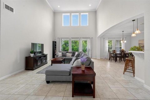 House in Winter Garden, Florida 5 bedrooms, 398.36 sq.m. № 1775372 - photo 6