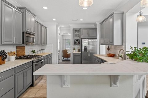 House in Winter Garden, Florida 5 bedrooms, 398.36 sq.m. № 1775372 - photo 11