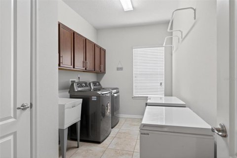 House in Winter Garden, Florida 5 bedrooms, 398.36 sq.m. № 1775372 - photo 30