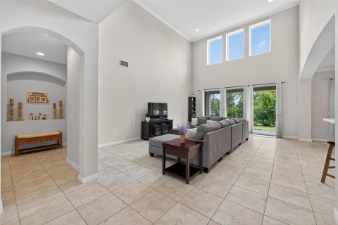 House in Winter Garden, Florida 5 bedrooms, 398.36 sq.m. № 1775372 - photo 18