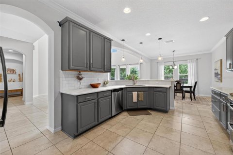 House in Winter Garden, Florida 5 bedrooms, 398.36 sq.m. № 1775372 - photo 13