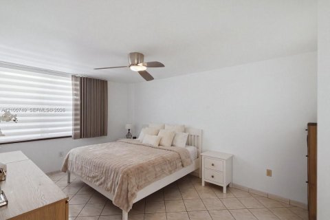Copropriété à vendre à Miami Beach, Floride: 2 chambres, 82.68 m2 № 2415894 - photo 13