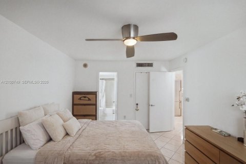 Copropriété à vendre à Miami Beach, Floride: 2 chambres, 82.68 m2 № 2415894 - photo 12