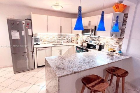 Copropriété à vendre à Miami Beach, Floride: 2 chambres, 82.68 m2 № 2415894 - photo 2