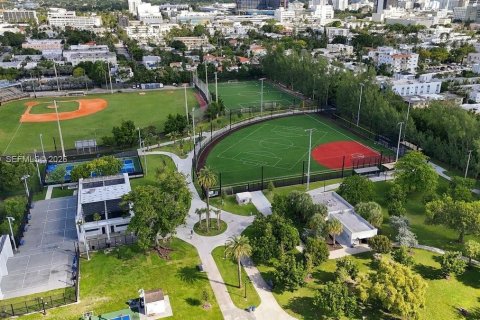 Copropriété à vendre à Miami Beach, Floride: 2 chambres, 82.68 m2 № 2415894 - photo 21