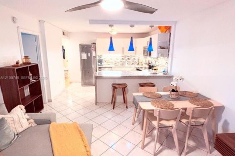 Copropriété à vendre à Miami Beach, Floride: 2 chambres, 82.68 m2 № 2415894 - photo 4
