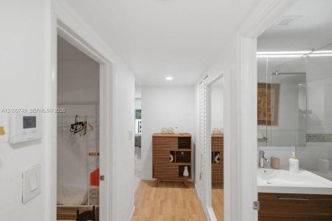 Copropriété à vendre à Miami Beach, Floride: 2 chambres, 82.68 m2 № 2415894 - photo 11