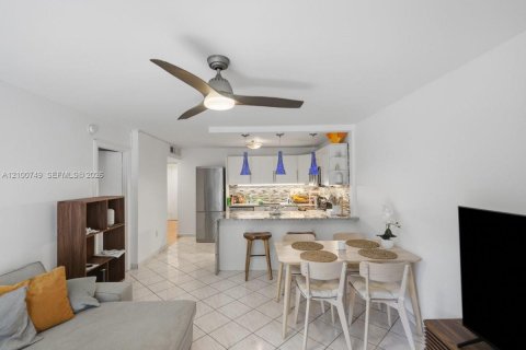 Copropriété à vendre à Miami Beach, Floride: 2 chambres, 82.68 m2 № 2415894 - photo 10