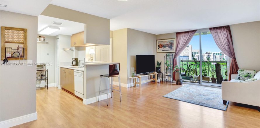 Condominio en Miami, Florida, 2 dormitorios  № 1924896