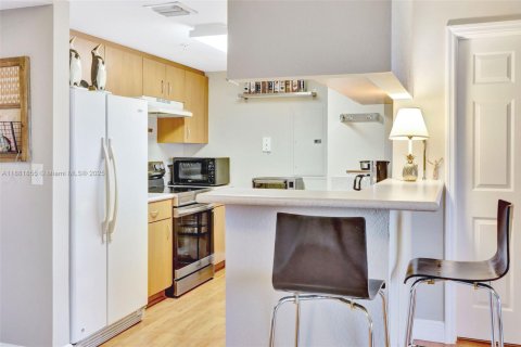 Condominio en alquiler en Miami, Florida, 2 dormitorios, 81.94 m2 № 1924896 - foto 3