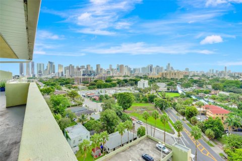 Condominio en alquiler en Miami, Florida, 2 dormitorios, 81.94 m2 № 1924896 - foto 13