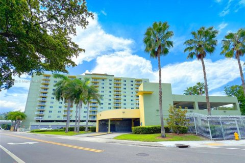 Condominio en alquiler en Miami, Florida, 2 dormitorios, 81.94 m2 № 1924896 - foto 14