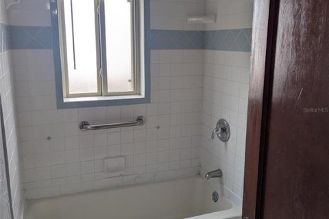 Immobilier commercial à vendre à Bradenton, Floride: 3 chambres, 109.16 m2 № 1911736 - photo 8