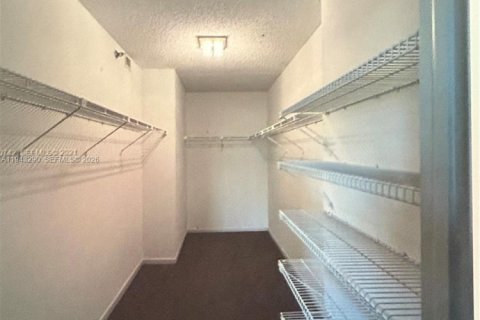 Copropriété à vendre à Miami, Floride: 2 chambres, 141.21 m2 № 1999561 - photo 13