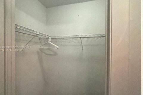 Copropriété à vendre à Miami, Floride: 2 chambres, 141.21 m2 № 1999561 - photo 12