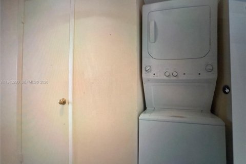 Copropriété à vendre à Miami, Floride: 2 chambres, 141.21 m2 № 1999561 - photo 18