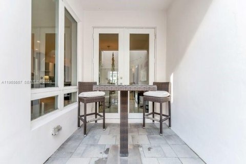 Купить таунхаус в Дорал, Флорида 4 спальни, 215.25м2, № 2010793 - фото 25