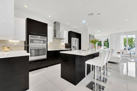 Купить таунхаус в Дорал, Флорида 4 спальни, 215.25м2, № 2010793 - фото 11