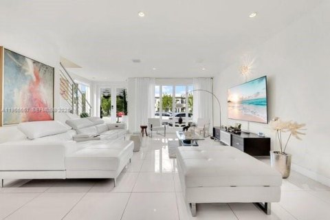 Купить таунхаус в Дорал, Флорида 4 спальни, 215.25м2, № 2010793 - фото 7