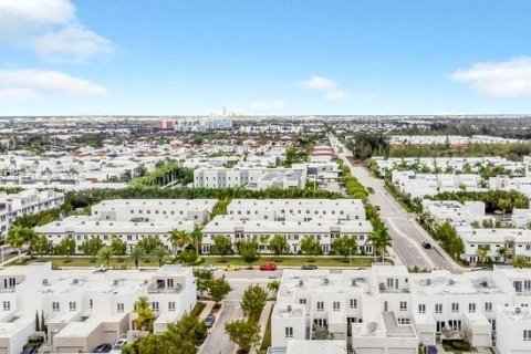 Купить таунхаус в Дорал, Флорида 4 спальни, 215.25м2, № 2010793 - фото 30