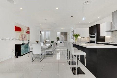 Купить таунхаус в Дорал, Флорида 4 спальни, 215.25м2, № 2010793 - фото 9