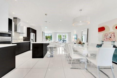 Купить таунхаус в Дорал, Флорида 4 спальни, 215.25м2, № 2010793 - фото 8