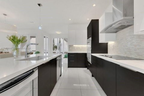 Купить таунхаус в Дорал, Флорида 4 спальни, 215.25м2, № 2010793 - фото 14